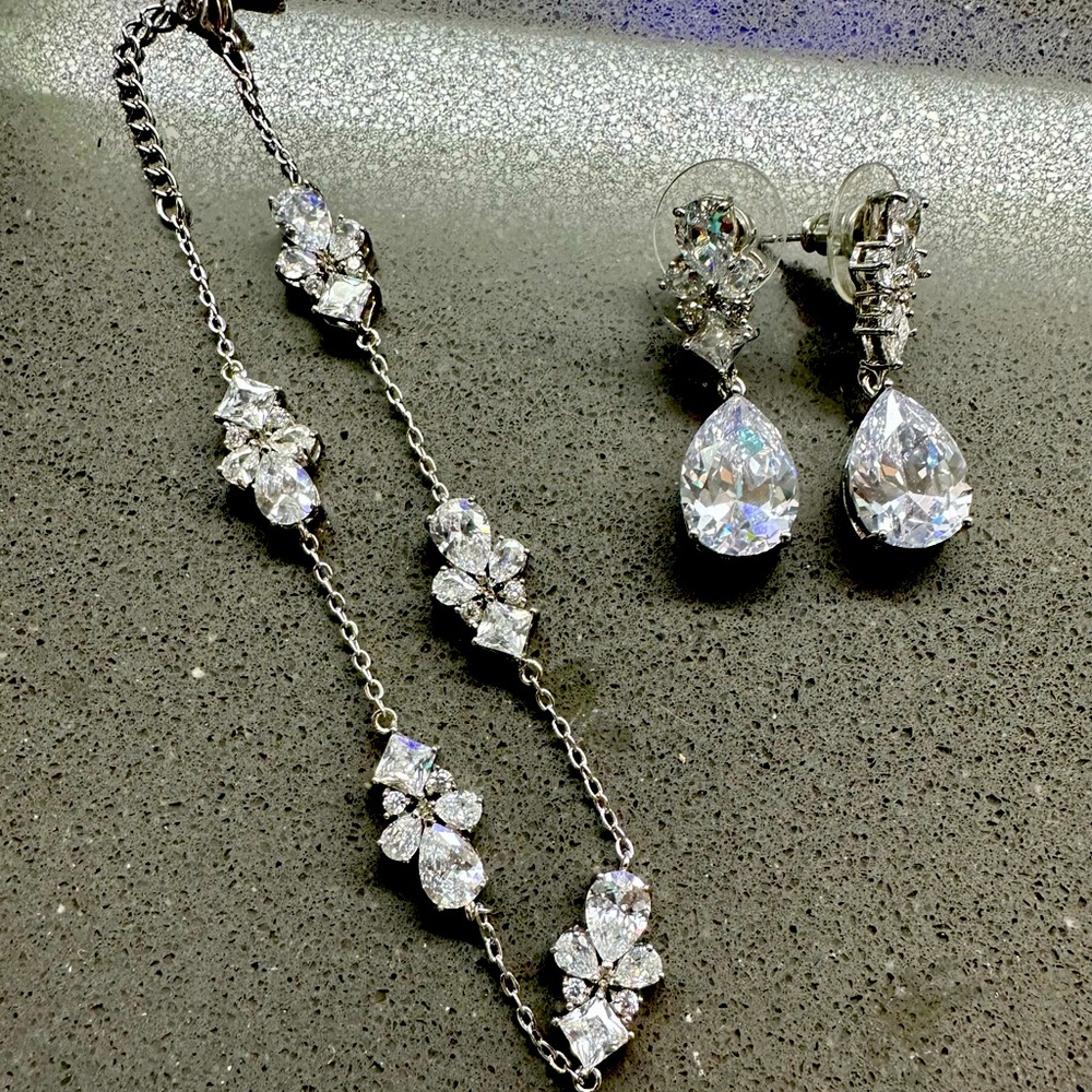 Wedding/Prom Jewelry. Matching Earrings and Bracelet. Swarovski Crystal